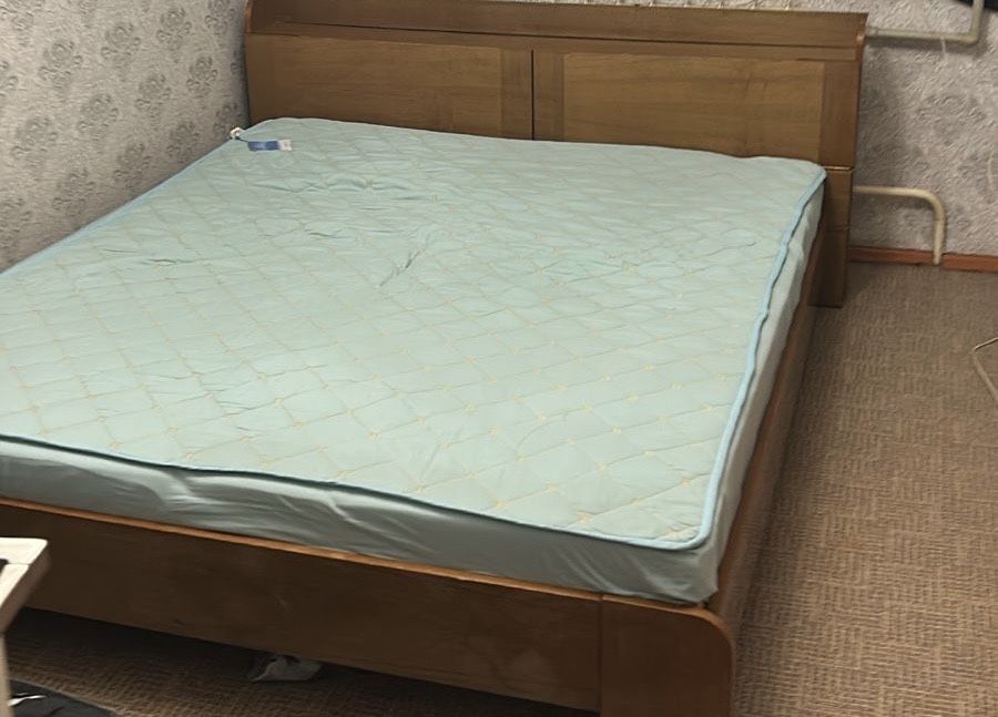 Продам спальный гарнитур срочно!