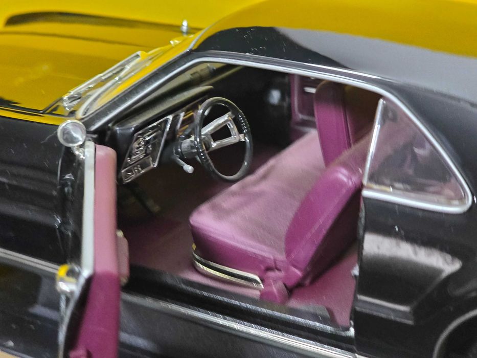 Macheta Auto 1/18 Road Signature 1966 Oldsmobile Toronado