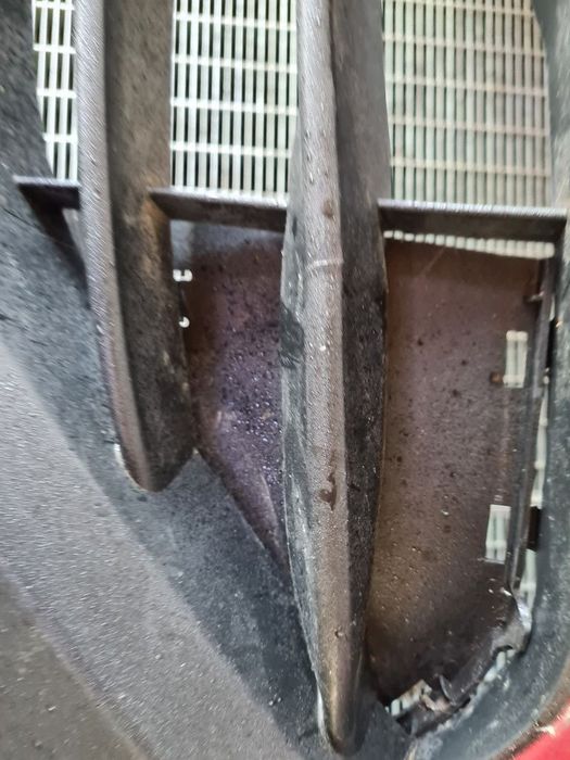 Bara fata Nissan Qashqai Facelift Rosu NAJ (986) model fara spalatoare far GRILA LOVITA ...