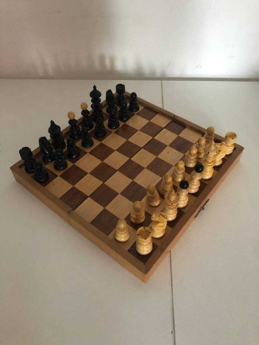 Шахматни фигури (немски) / Classic wooden chess set