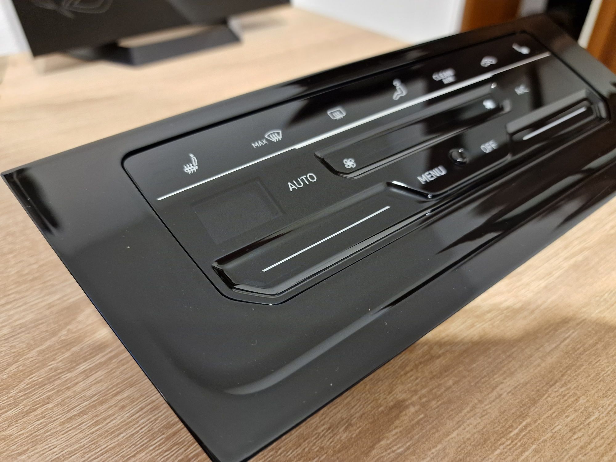 NOU ! Panou Climatronic FULL TOUCH LCD VW Golf 7 MK7.5 (an 2013 -2020)