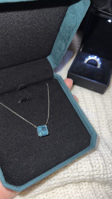 Kumush komplekt yengi sovgaga kegan taqilmagan kafolari bilan beriladi