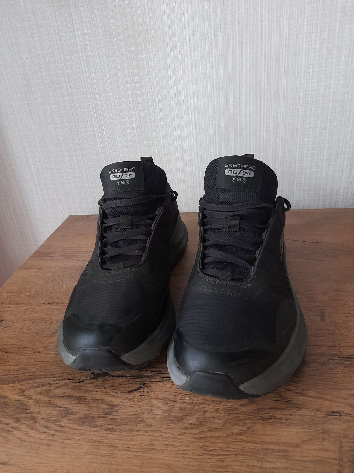 Skechers waterproof мъжки обувки 42 номер.