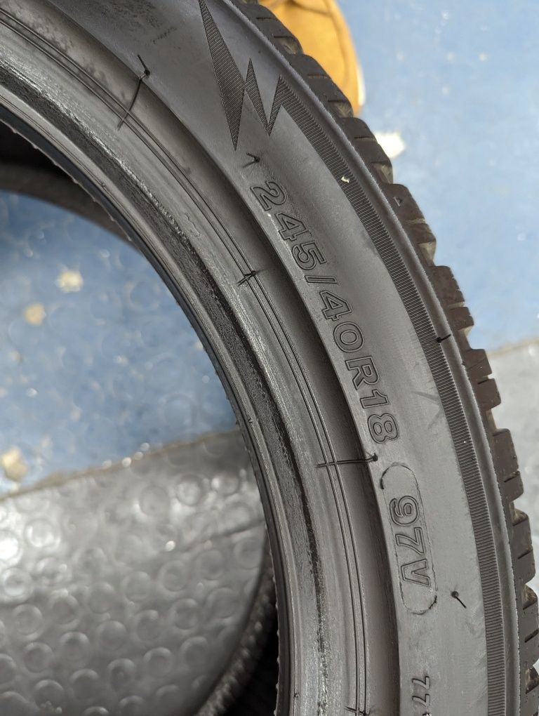 Гуми Bridgestone Blizzak 225/45 R18 и 245/40 R18