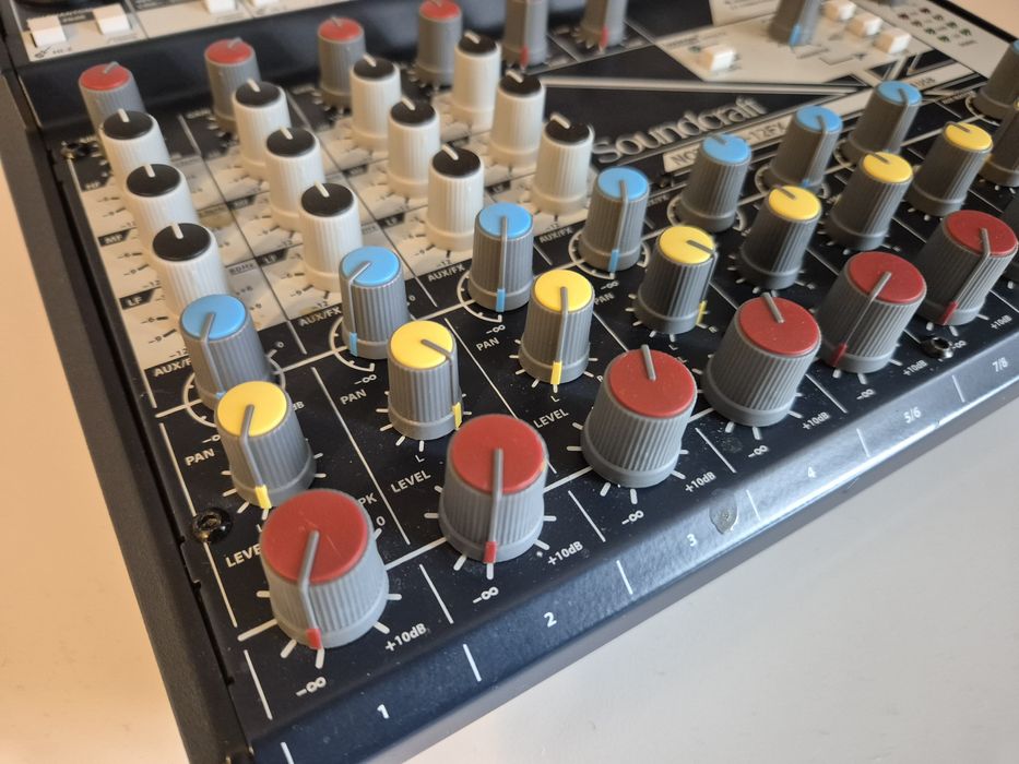 Mixer Soundcraft Notepad 12Fx  impecabil!