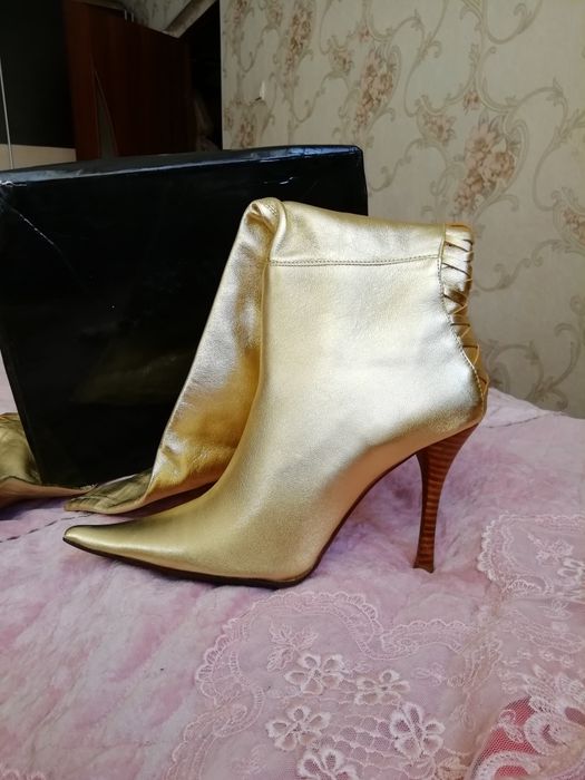 Продам сапоги новые