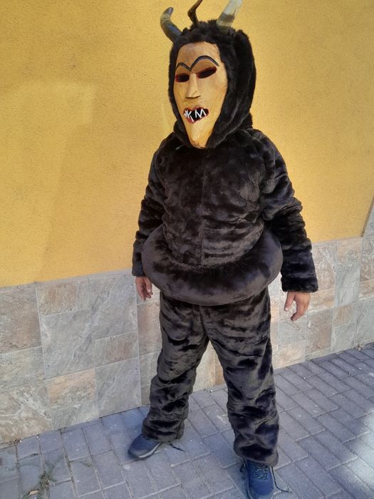 Пояси за чанове,и кукерски костюми