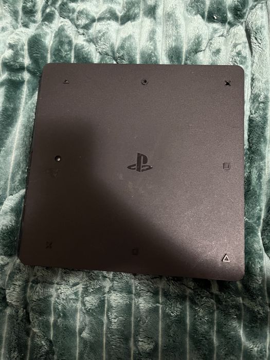 PS4 slim 1TB + 1 maneta + 3 jocuri