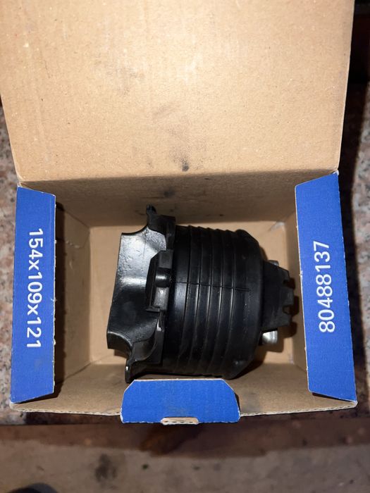 НОВИ тампони за заден мост w204 2бр