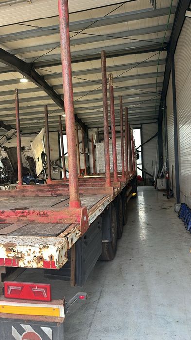 Semiremorca transport busteni lemn
