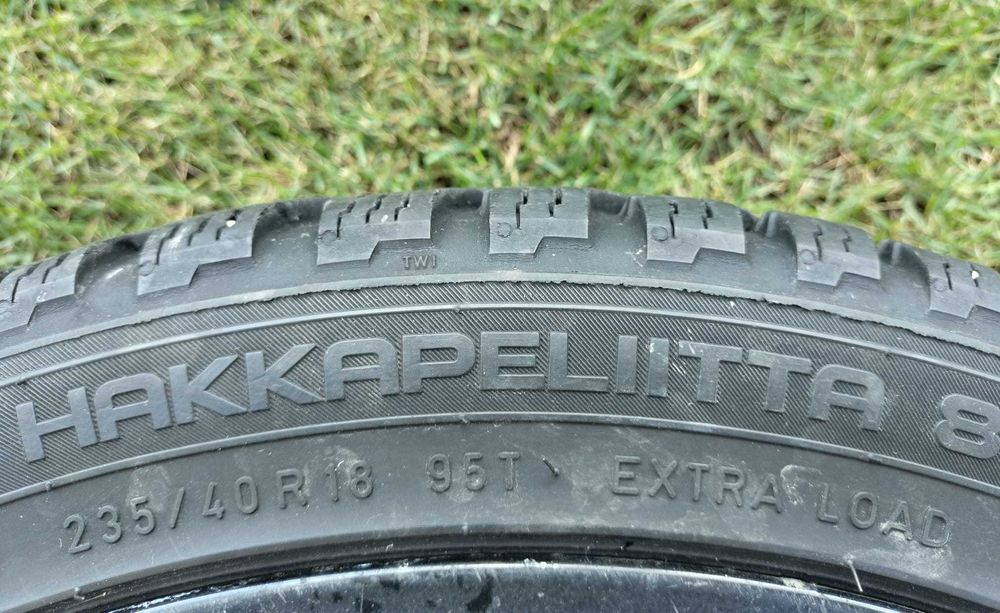 Set anvelope (cauciucuri) iarna Nokian cu tinte (tepi,ghimpi,cuie)