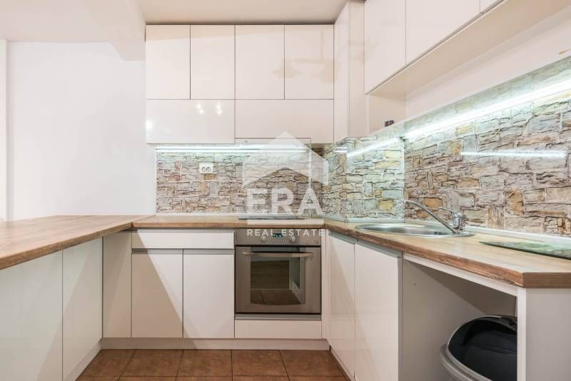 Двустаен, ексклузивен, обзаведен апартамент за продажба, в тухлена сгр