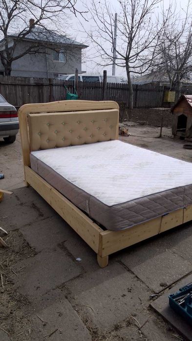 Pat de lem masiv cu somiera si saltea
