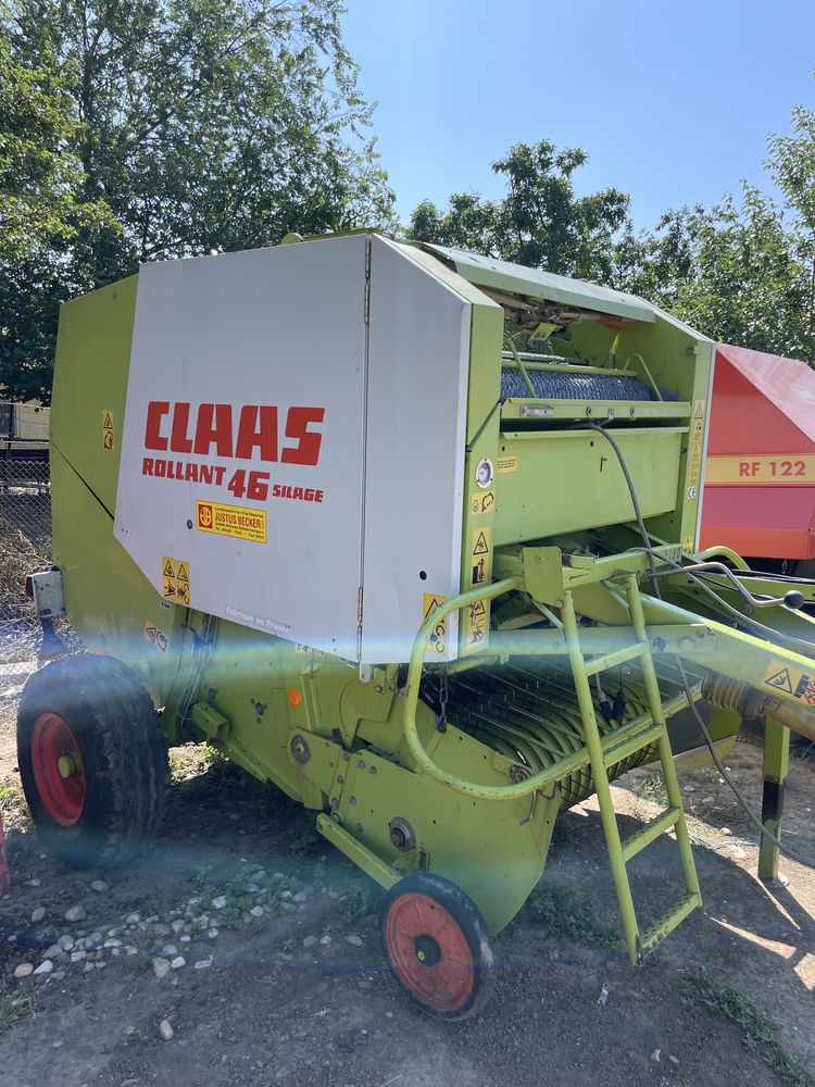 Presa de balotat , balotiera rotundă Claas Rollant 46 , Welger , Deutz