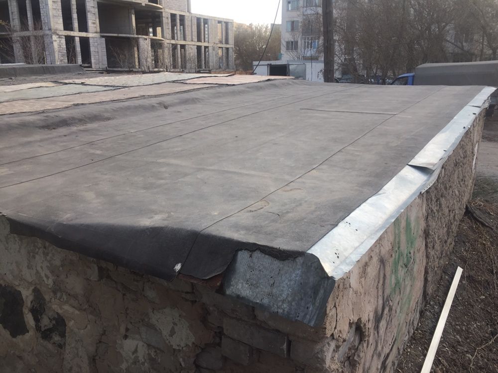 Гараж в центре города, пересечение улиц Богенбая-Сарыарка.