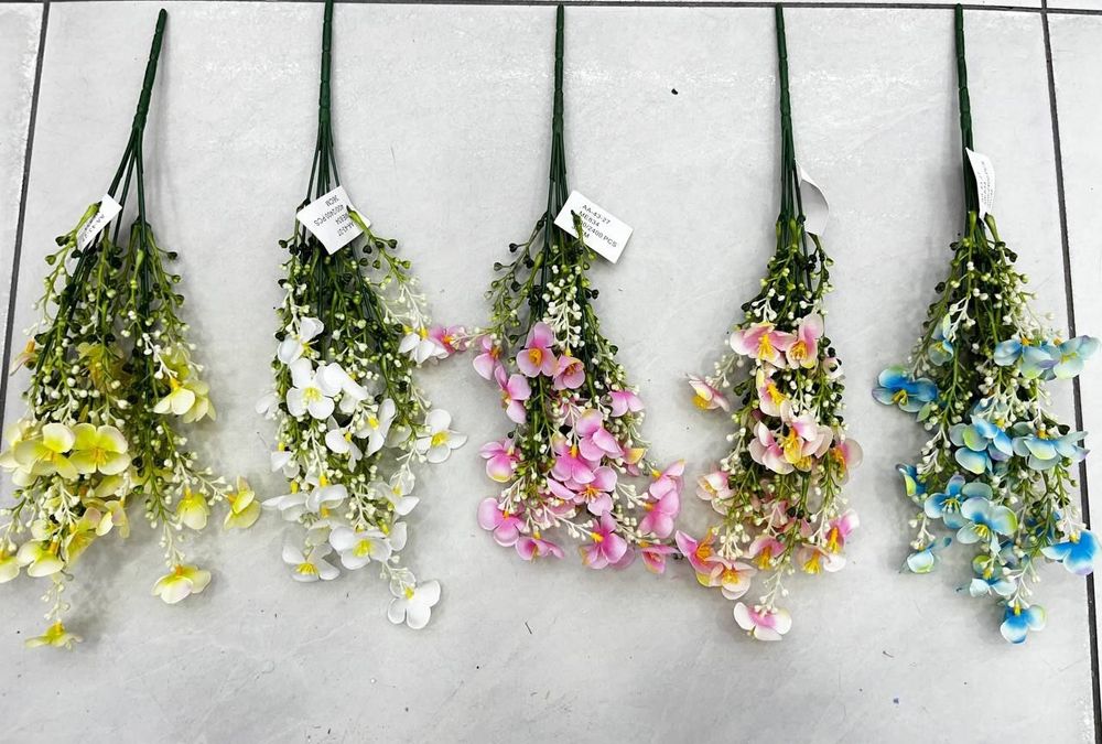 Искутвеное озеленение,  цветы разного дизайна и размера