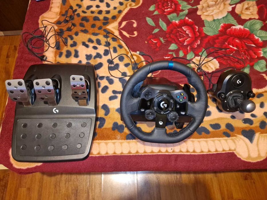 Volan Gaming Logitech G923 + pedale + schimbător (PC_Xbox)