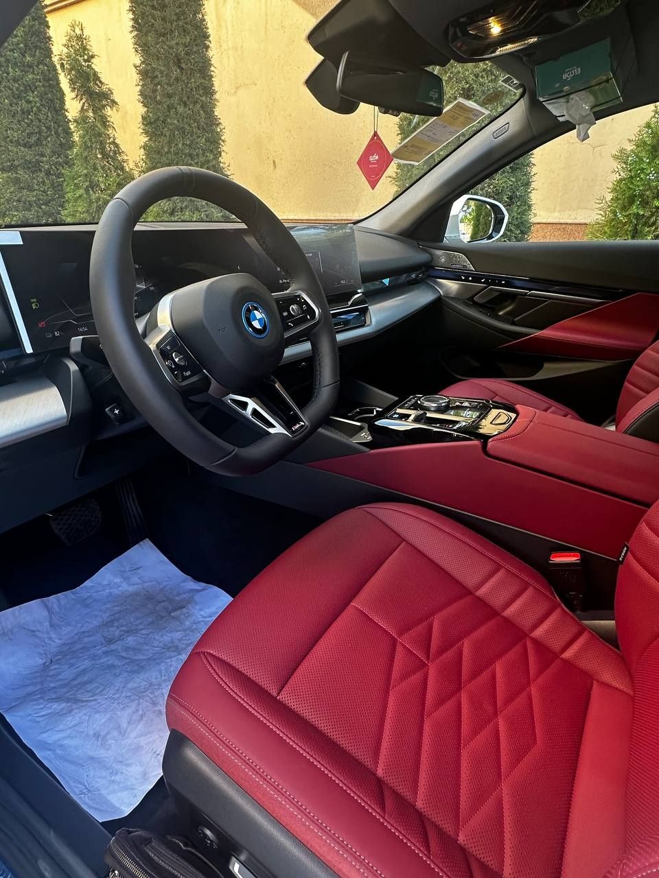 Натариус BMW i5 40L M paket 2025