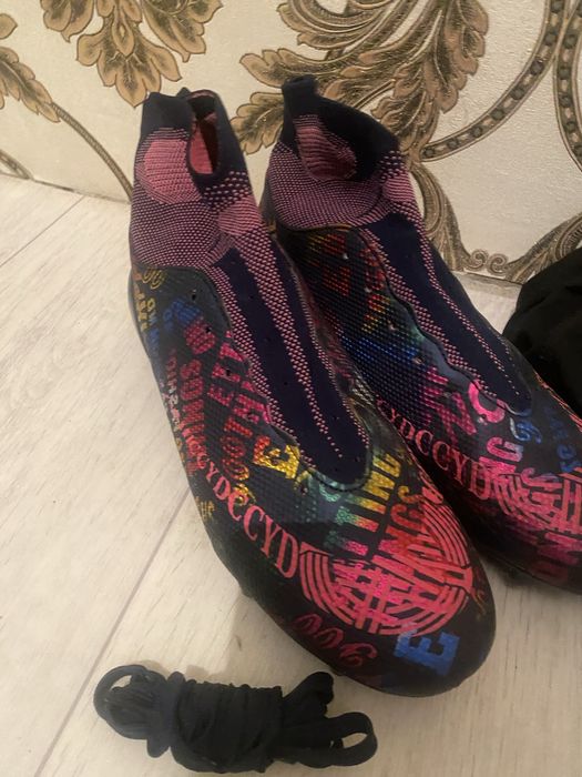 Бутсы футбольный острый шипы