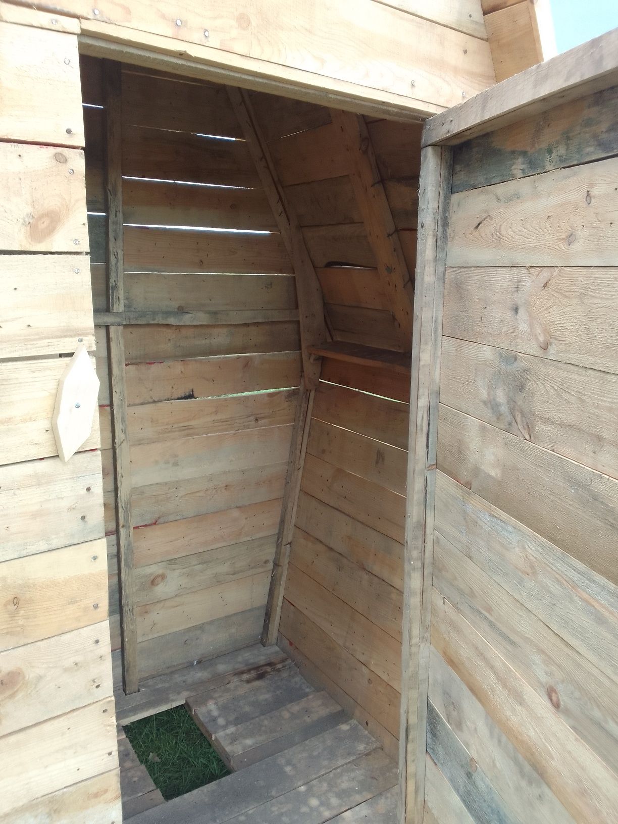 Туалет  деревяный