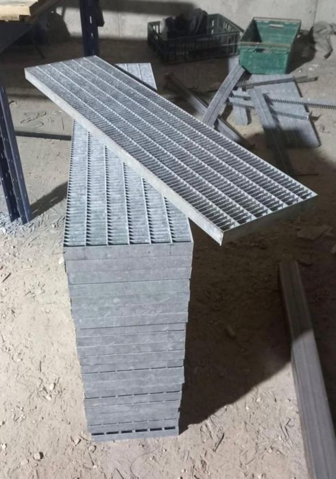 trepte zincate galvanizate