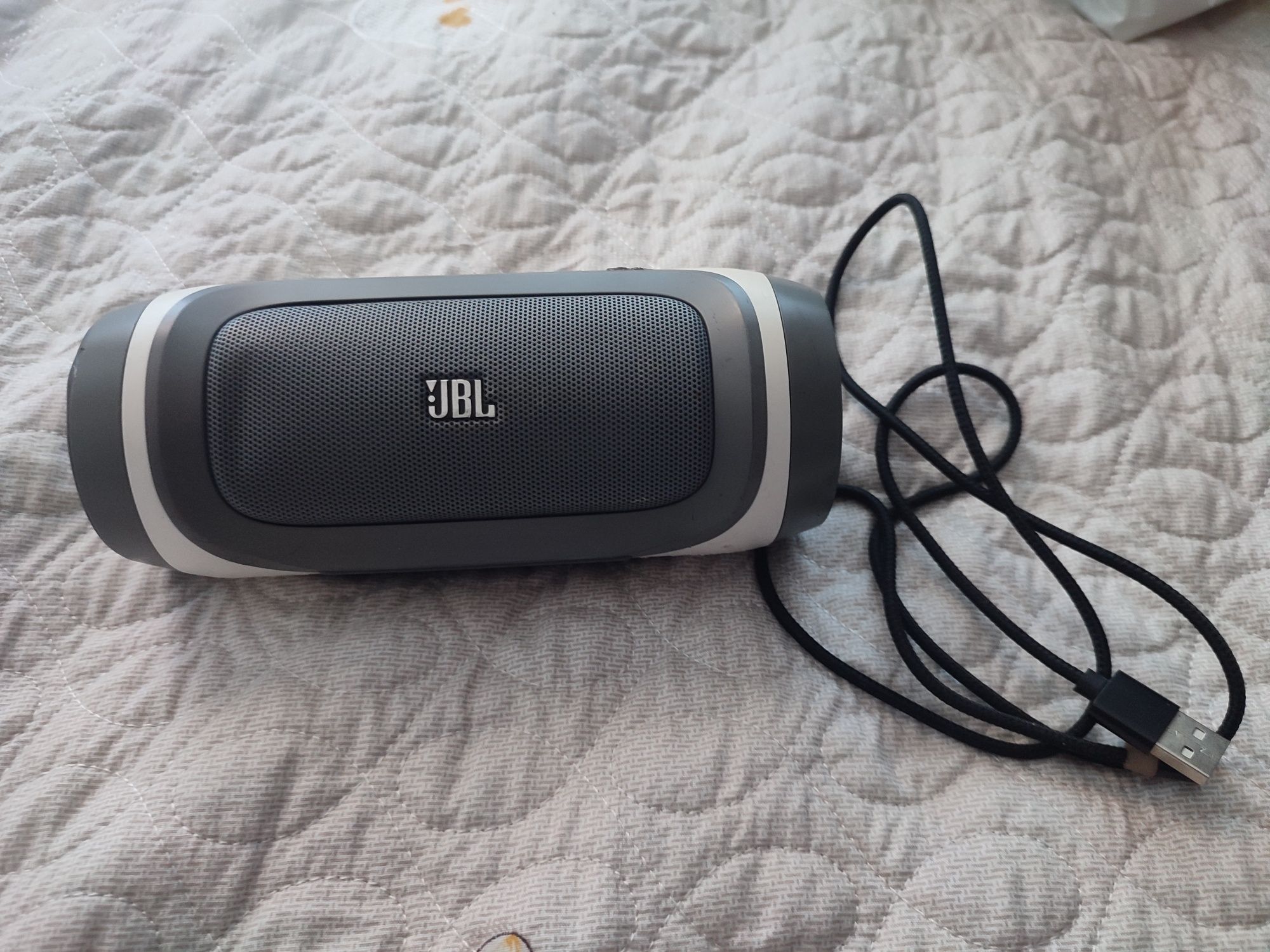 Jbl charge 1 в хорошем состоянии