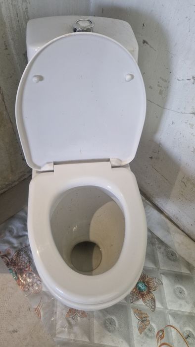 Унитаз  в хорошем состоянии