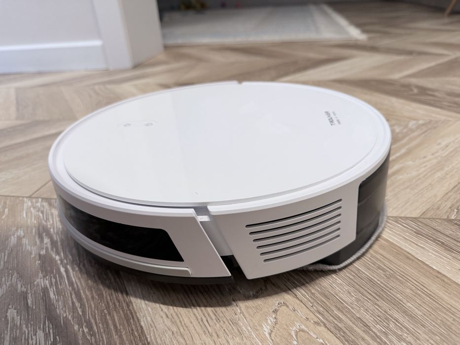 Робот-пылесос TROUVER E10