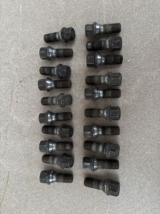 Оригинални болтове за мерцедес