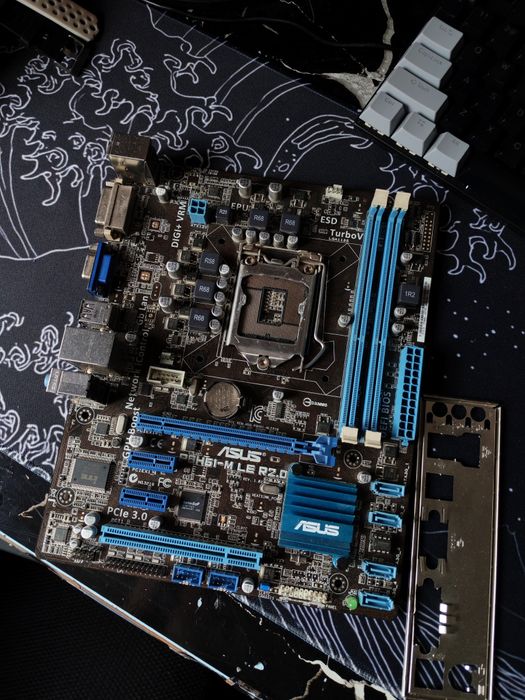 Материнская плата на 1155