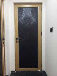 Прахово боядисана алуминиева врата, огледало: отлично състояние.Плевен