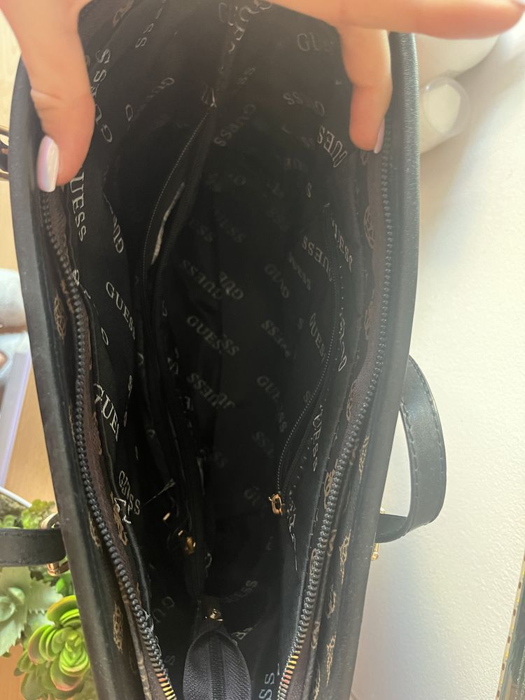 Чанта Guess със забележка