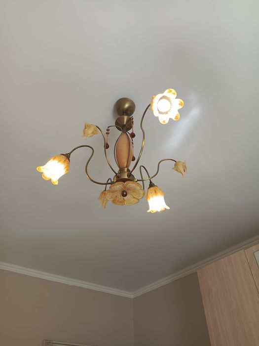 Люстра в отличном состоянии