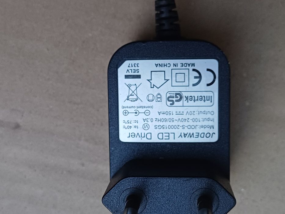 Incarcator aspirator 20v  150mA in stare buna

#7