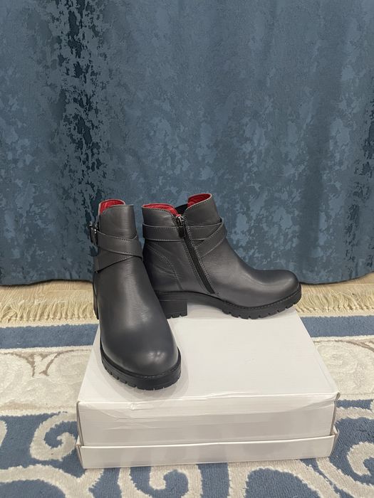 Продам женскую осеннюю обувь 36 р, Уральск
