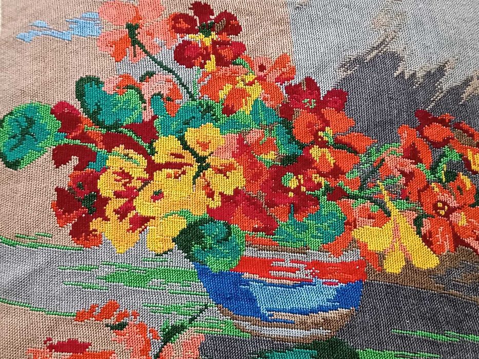 Гоблен-Ваза с цветя