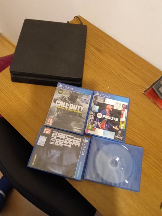 Vand la un pret rezonabil Playstation 4