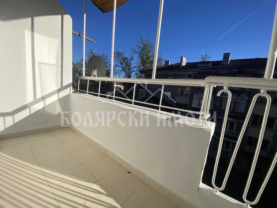 Функционален двустаен апартамент в Широк Център