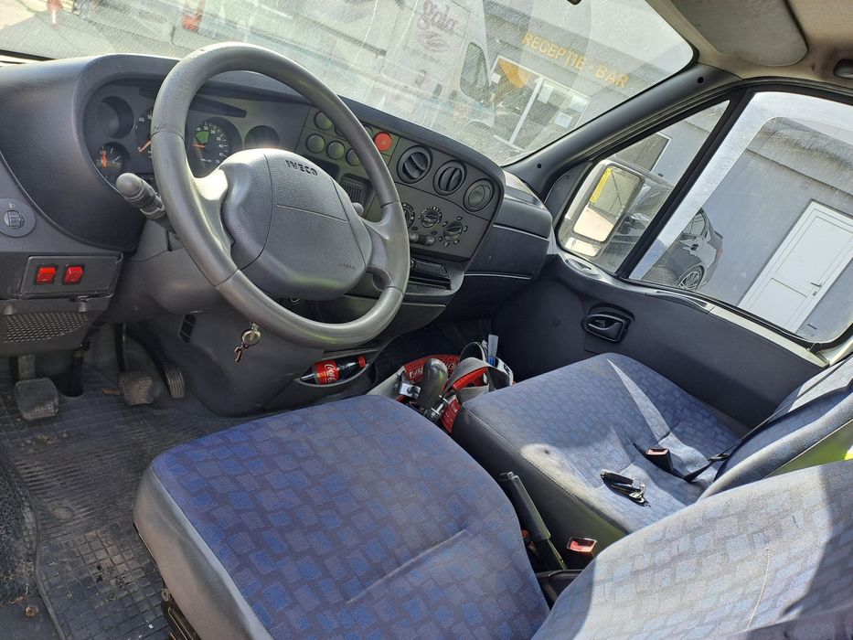 Vând platforma iveco