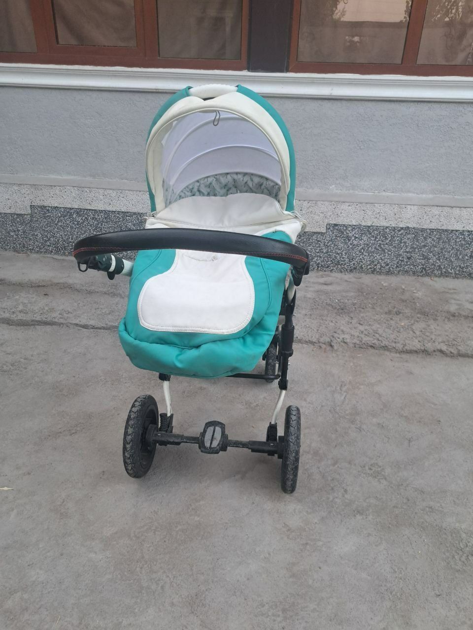 Yosh dolalar uchun zamonavi Kalyaska