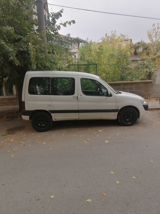 Peugeot Ranch.                 .