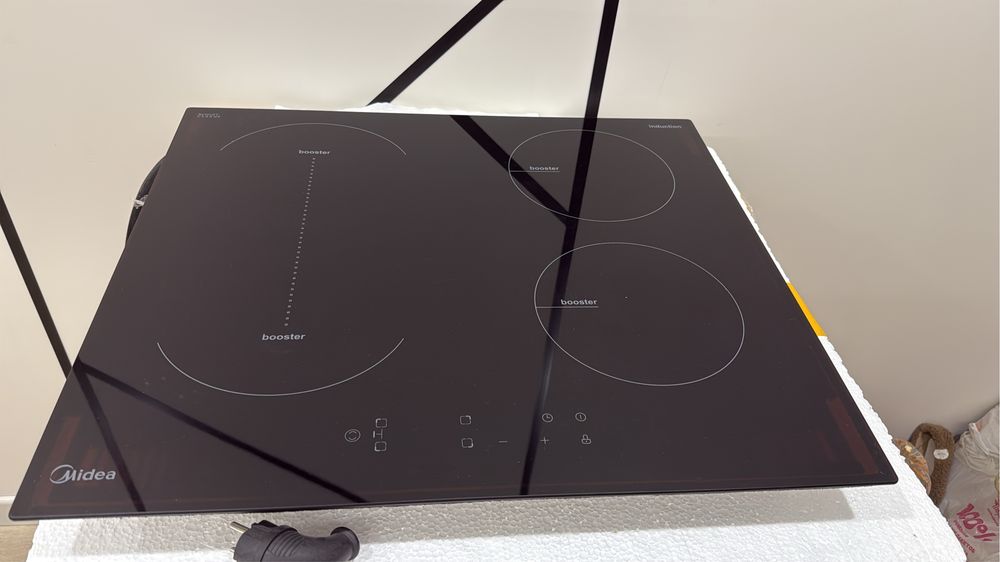 Индукционная поверхность  Midea