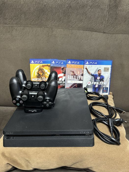 Ps4 slim 1TB- stand incarcare- toate accesoriile- 4 jocuri