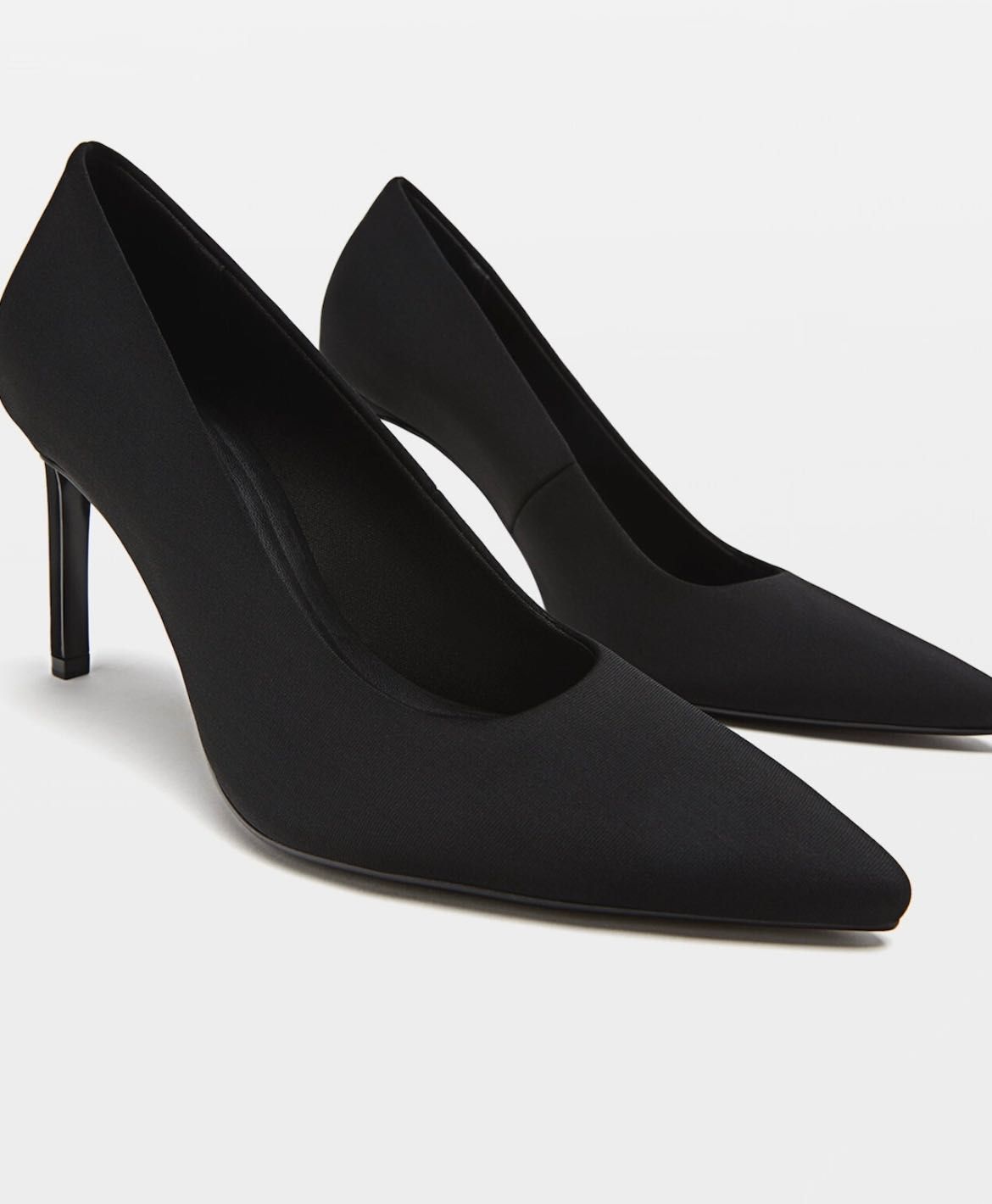Елегантни черни обувки с ток