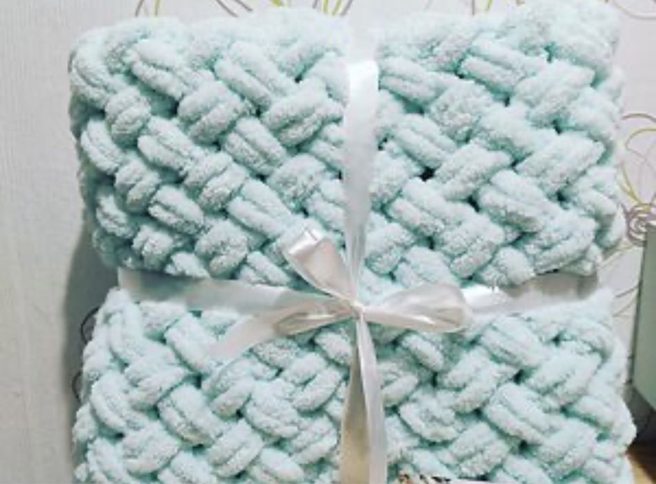 Ръчно плетени одеялца и елеци