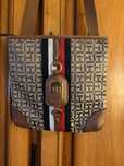 Vand geanta crossbody Tommy Hilfiger