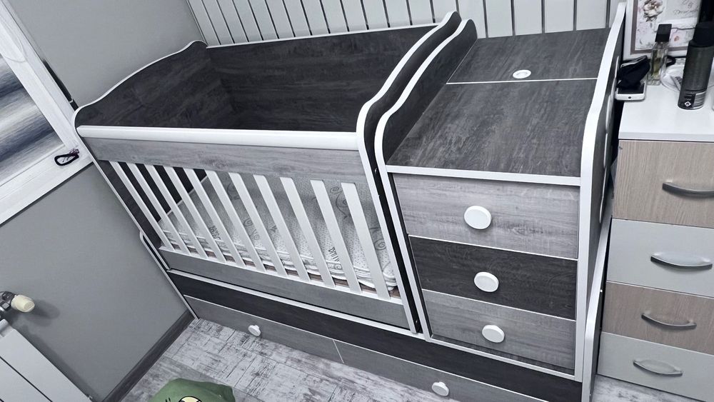 Бебешко легло  много запазено