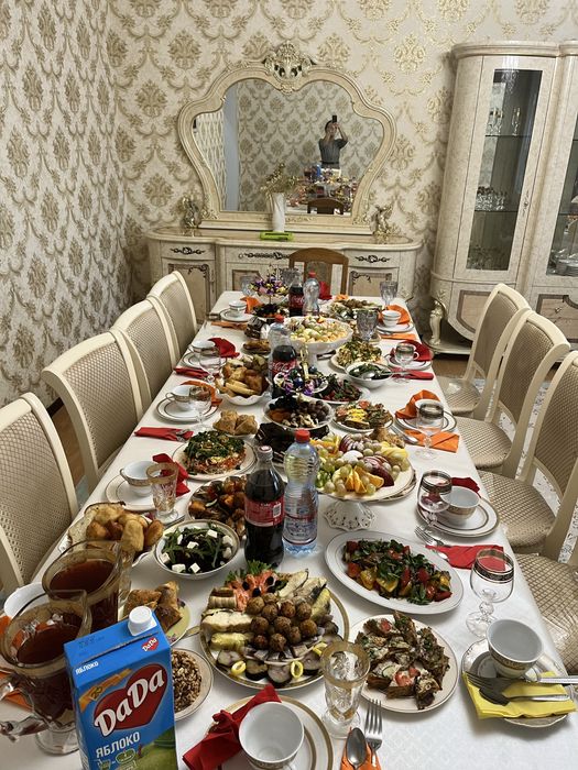 Сервант и зеркало с комодой