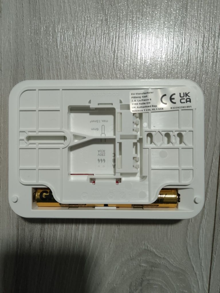 Vând termostat centrala Honeywell Home T4