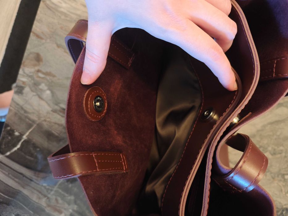 Продавам чанта, изработена от еко кожа.